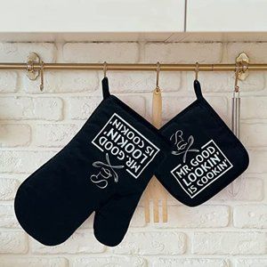 Mr.Good Lookin' is Cookin'，Oven Mitts and Pot Holders Sets of 2，Funny Oven Mitts